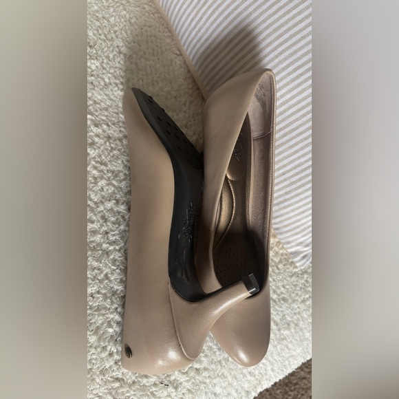 Life Stride Tan Heels Elegant Comfort - Picture 5 of 13